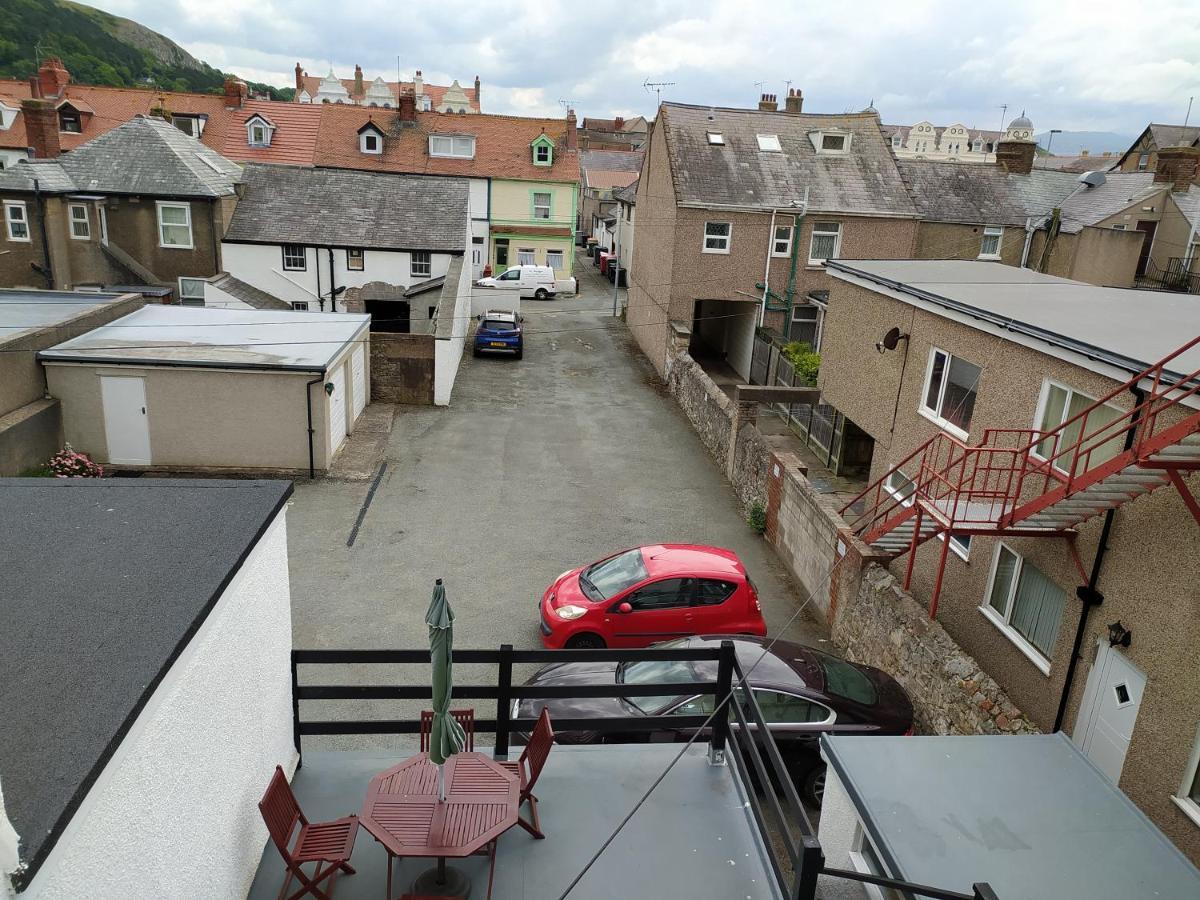 Bed & Breakfast Frosty Towers Llandudno